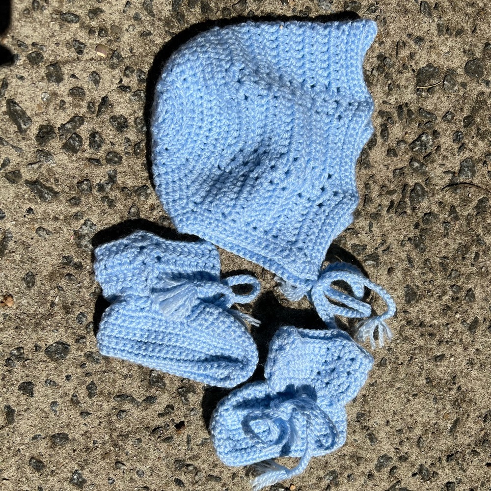 Crochet baby bonnet and booties